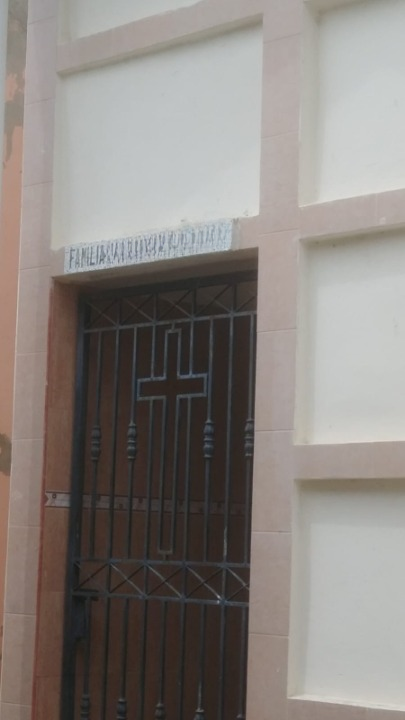 otros inmuebles - Bóveda funeraria familiar con capacidad 7 nichos 3