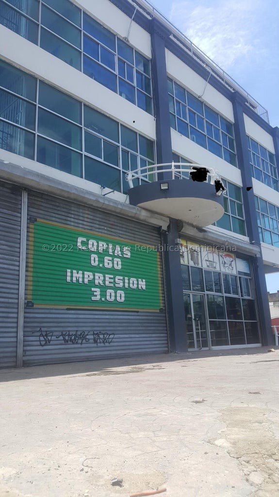 oficinas y locales comerciales - Local Comercial de 300 mt2  de Dos Niveles 0