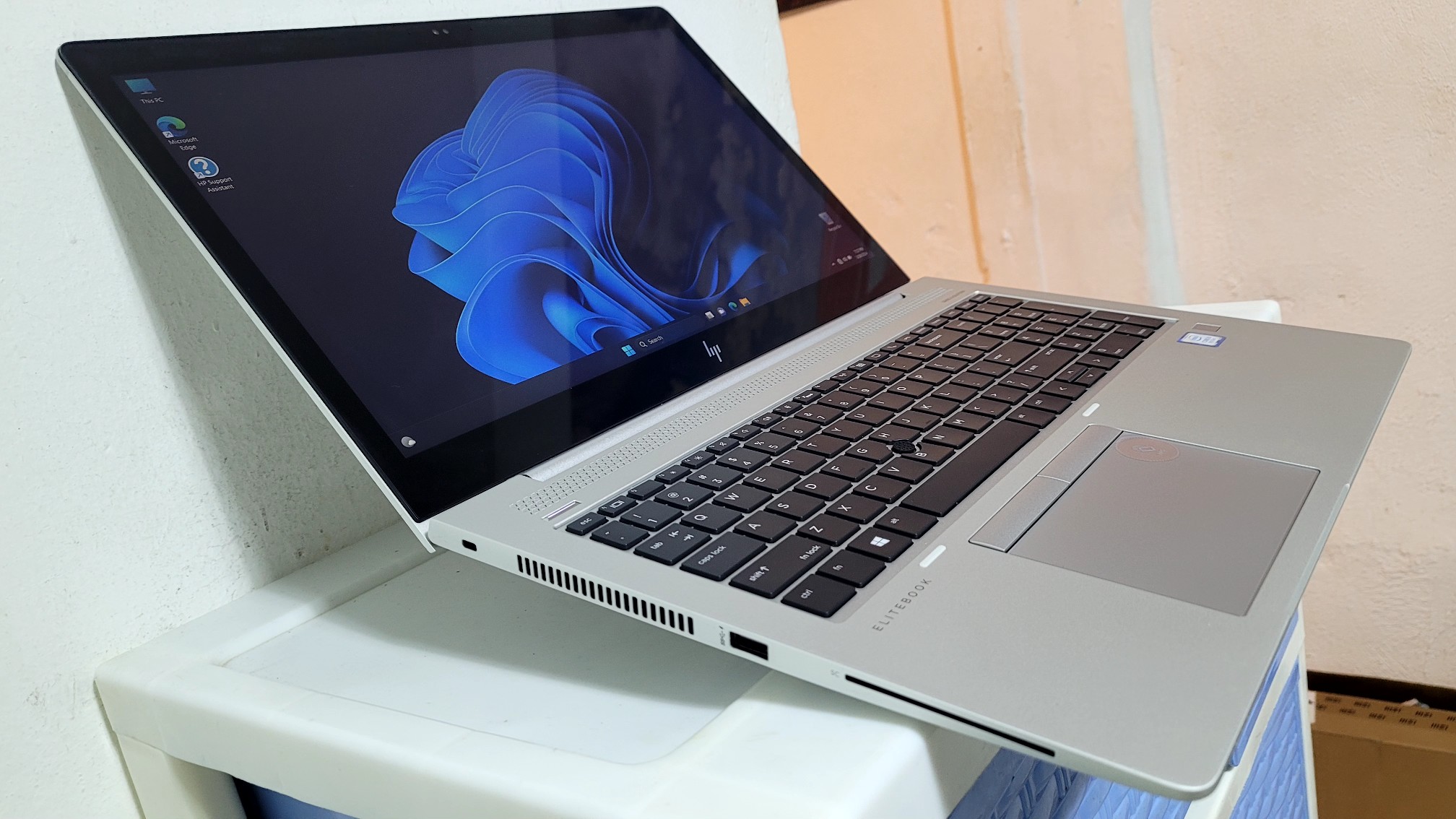 computadoras y laptops - Laptop hp envy 17 Pulg Core i5 8va Gen Ram 16gb Disco 256gb ssd Video 8gb 1