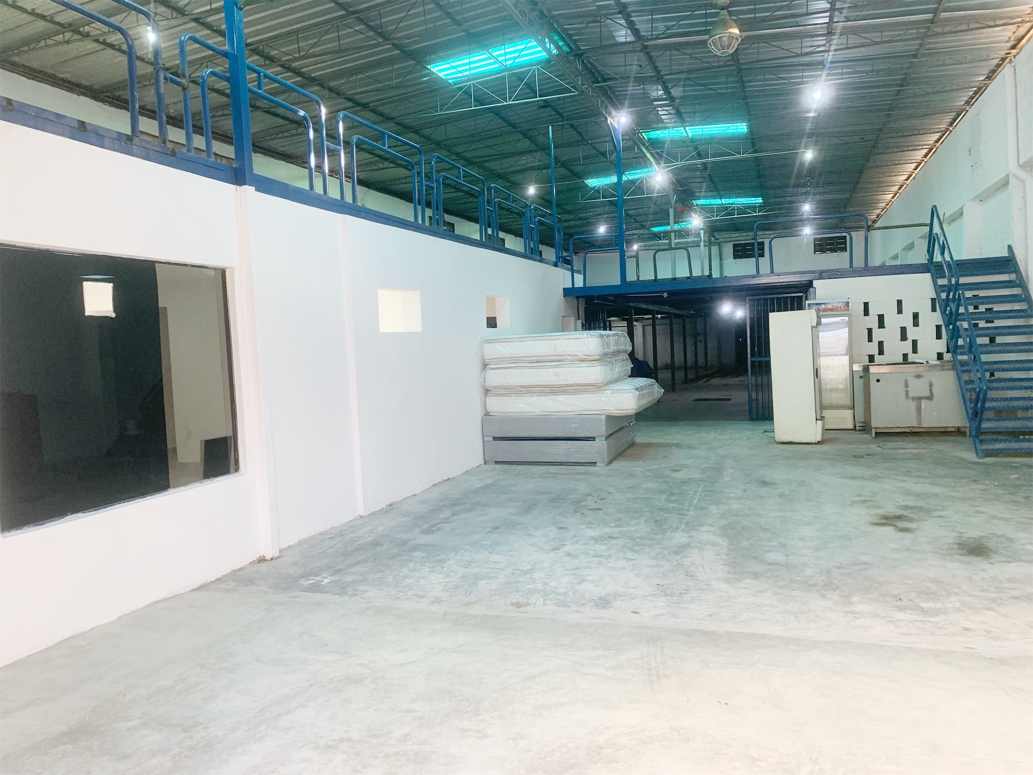 oficinas y locales comerciales - De oportunidad nave en alquiler 8
