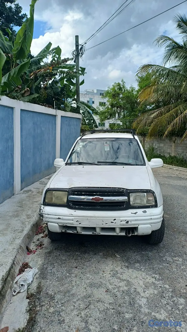 jeepetas y camionetas - Vendo Chevrolet tracker LT 2001,  4