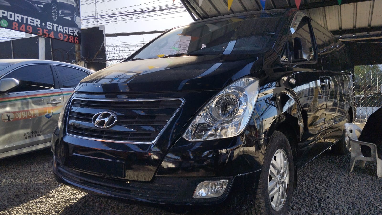 jeepetas y camionetas - HYUNDAI GRAND STAREX 2017 NEGRA