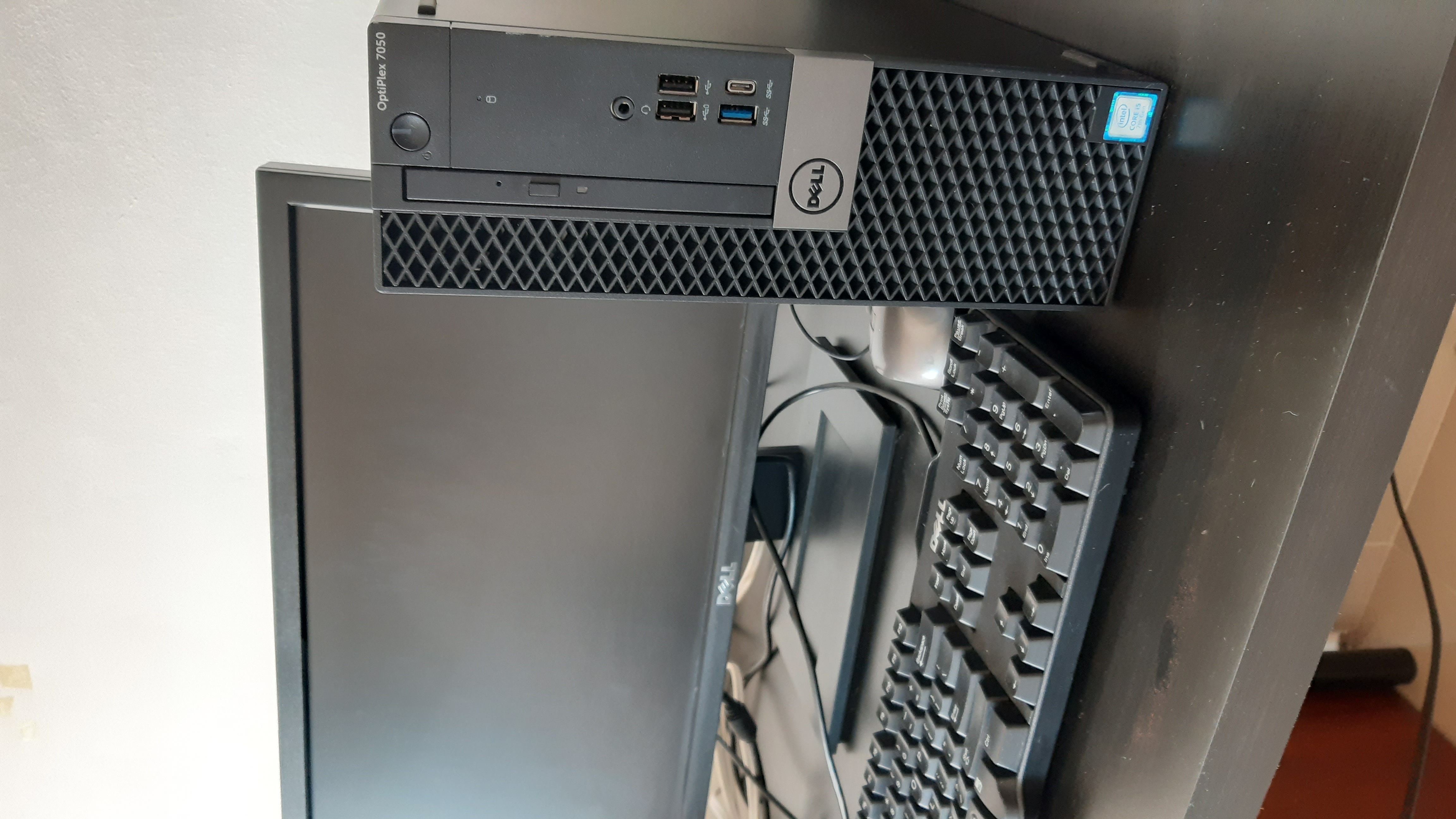 computadoras y laptops - Computadora Dell de escritorio, procesador i5, 8gb de RAM, 1tb de memoria 5