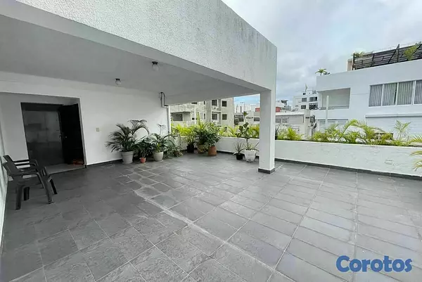 apartamentos - Venta de amplio apartamento ubicado en Serralles 6