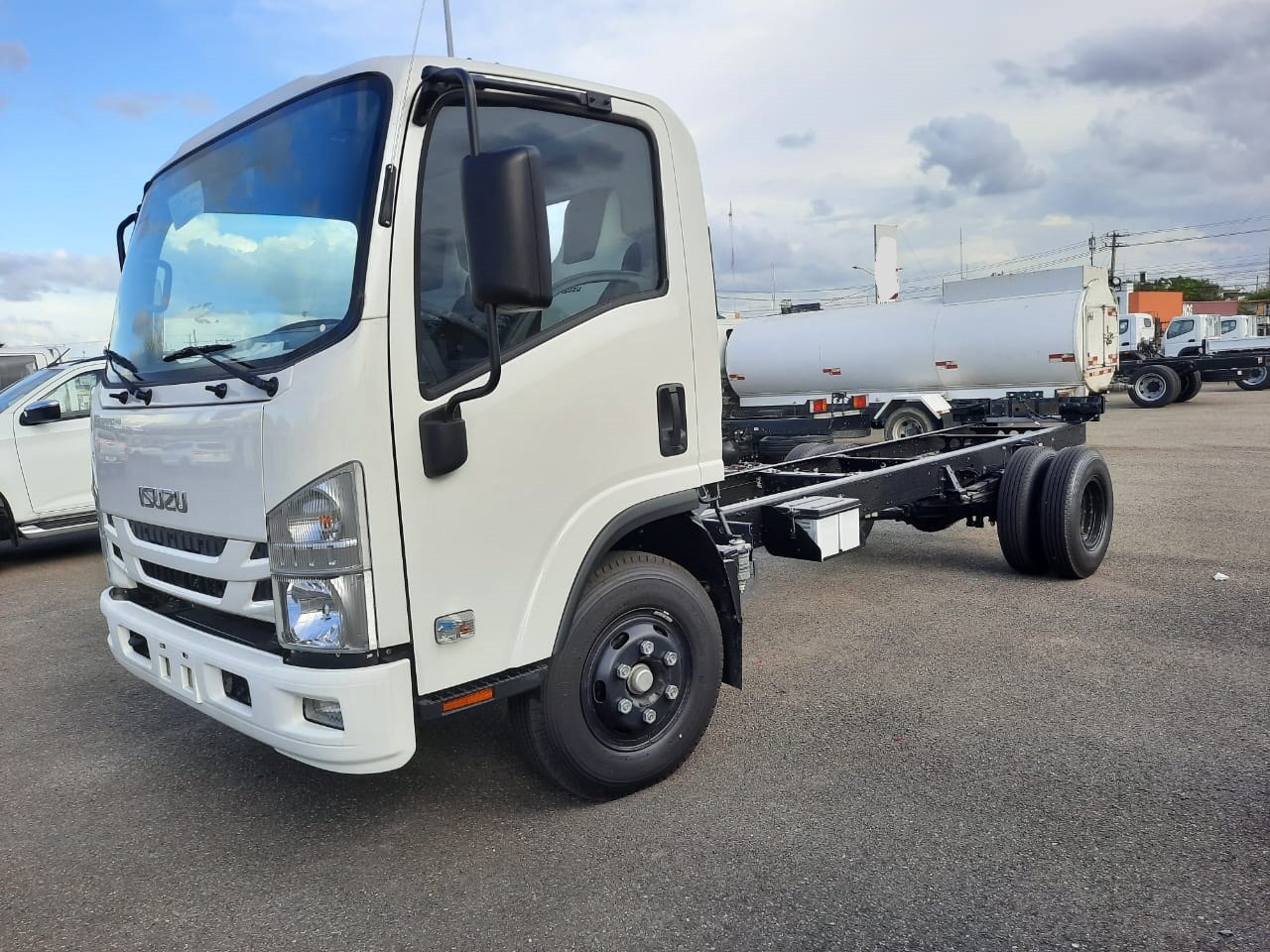 camiones y vehiculos pesados - CAMION ISUZU 2024  4