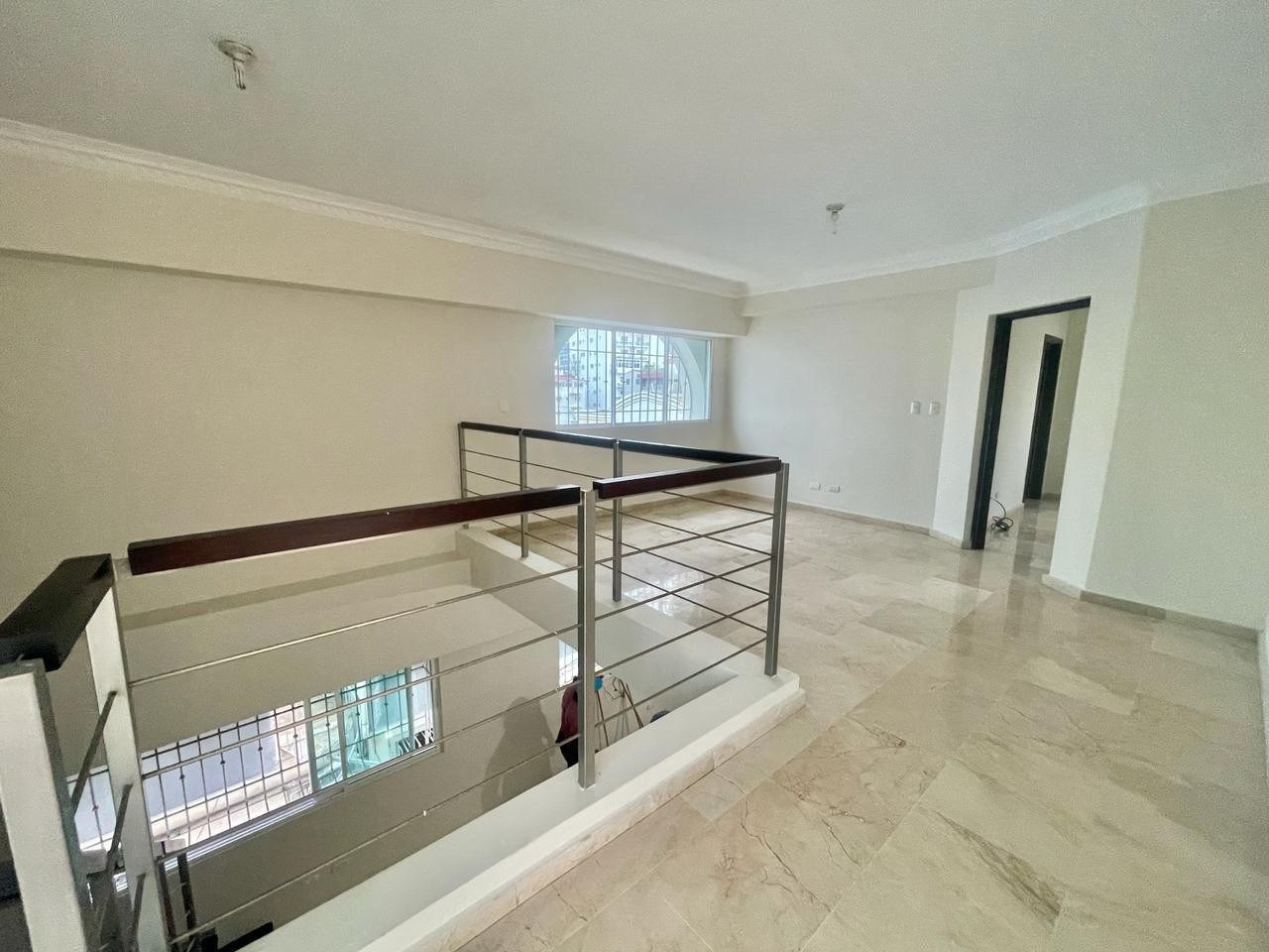 apartamentos - Se vende Penthouse en Urb Real

325mts
 4 Hab
4.5 Baños
3 Parq
 U$$ 330,000 7