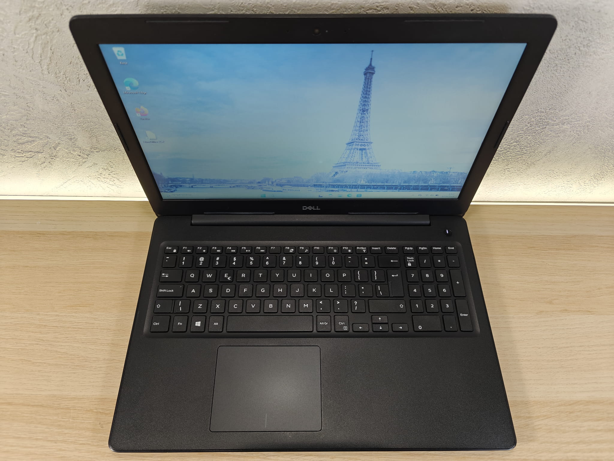 computadoras y laptops - laptop dell corei3 7th gene 8g de ram ssd128g soli 1