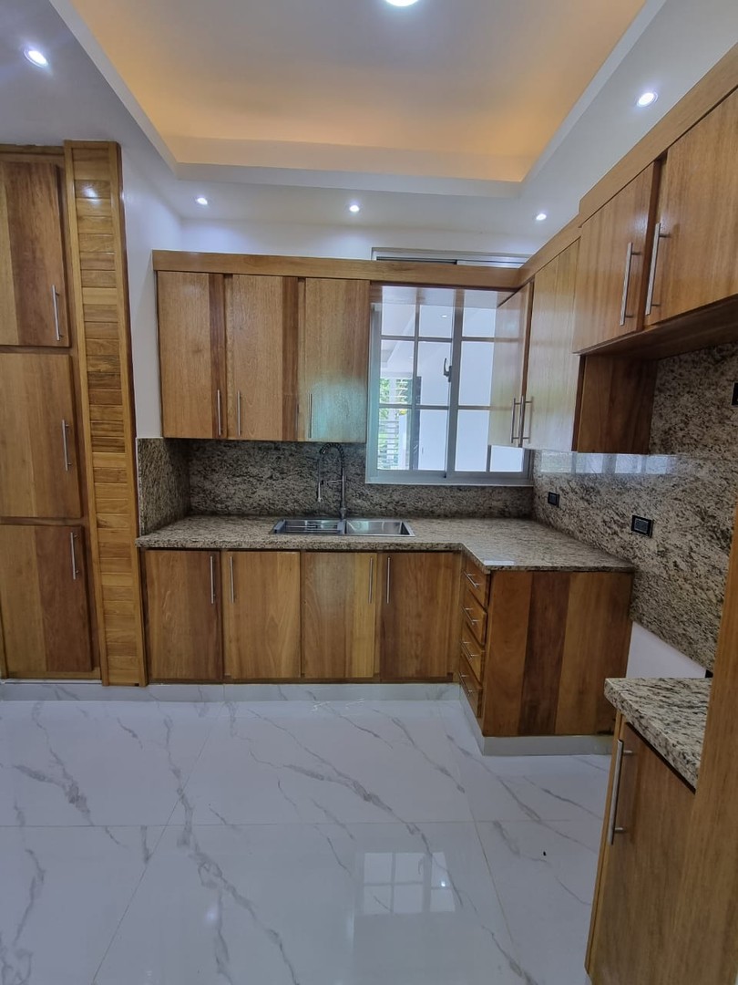 casas - Hermosa Residencia de 2 Niveles en La Vega  6