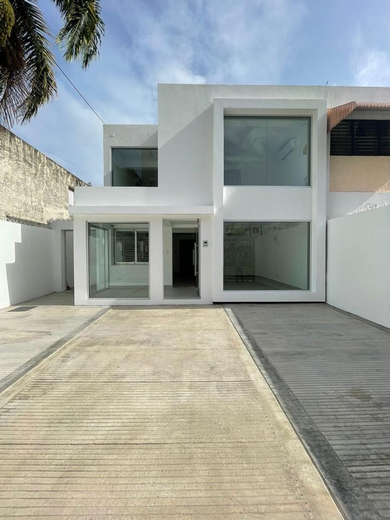 oficinas y locales comerciales - LOCAL EN LOS CACICAZGOS EN EXCELENTE UBICACION 0