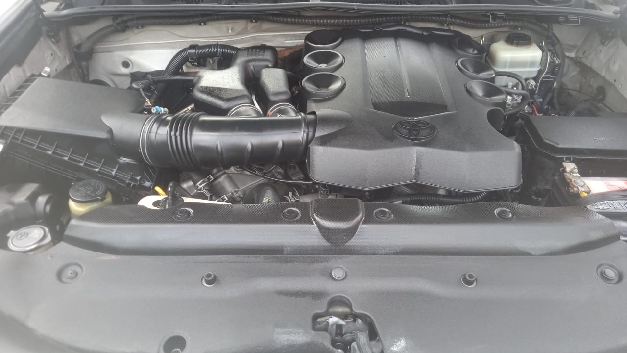 jeepetas y camionetas - Se vende  Toyota 4Runner 4x4 2013 , excelente condiciones Buen precio 7