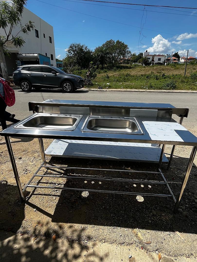 equipos profesionales -  Mesas y fregaderos industriales 3