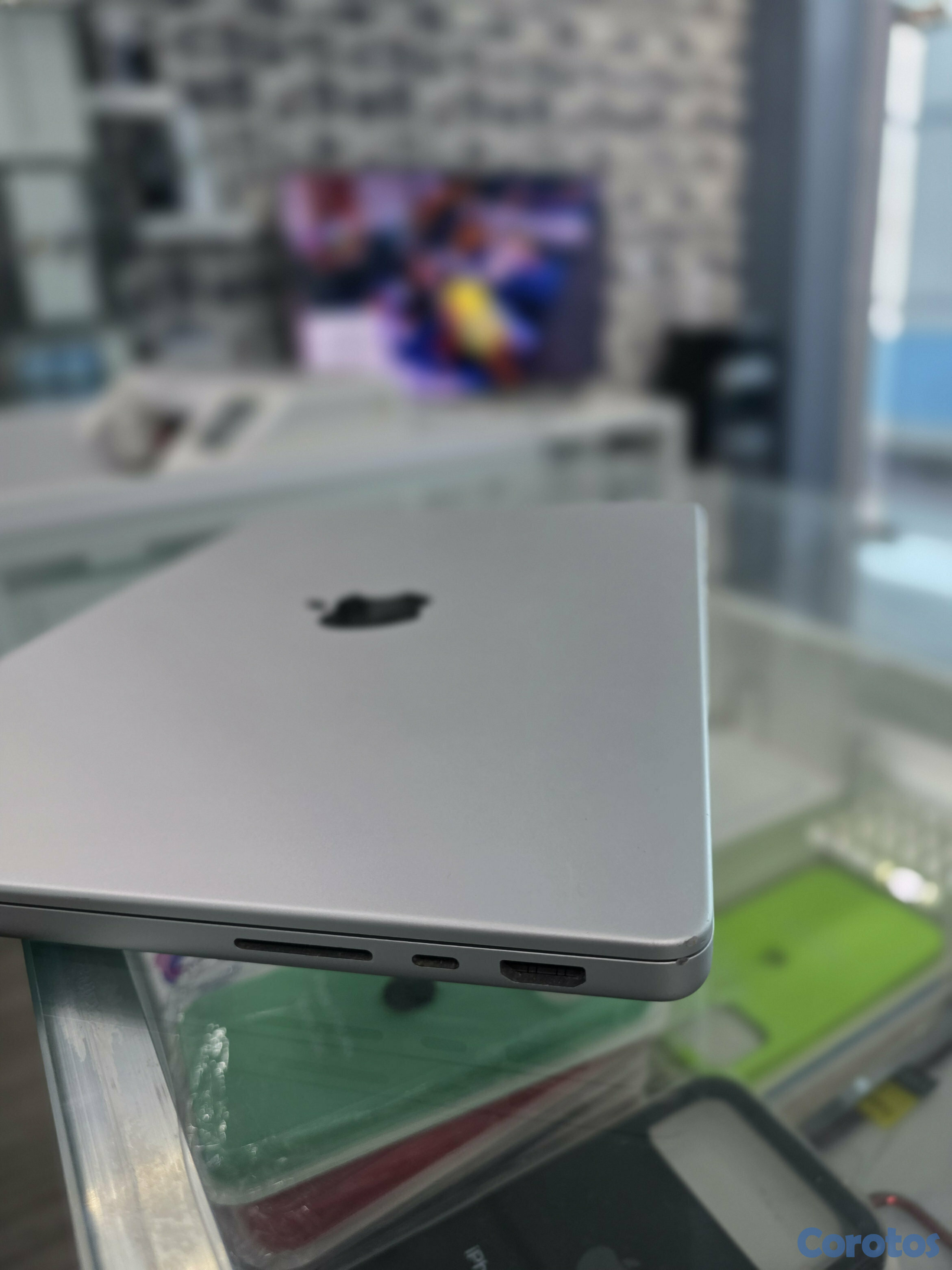 computadoras y laptops - Macbook Pro 2021 14" chip M1 Pro 512gb 16gb ram 10