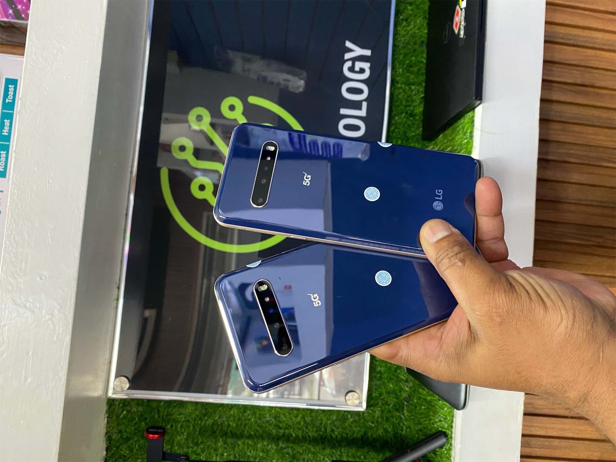 celulares y tabletas - LG V60  4