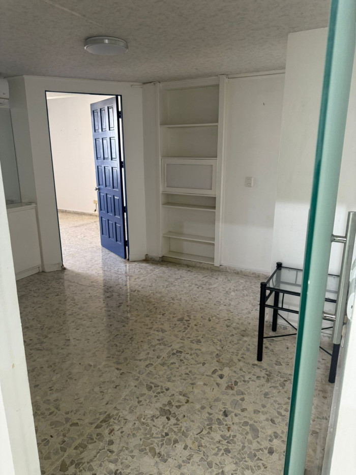 oficinas y locales comerciales - Local Comercial de 199 mt2 Av. Independencia Gazcu 7