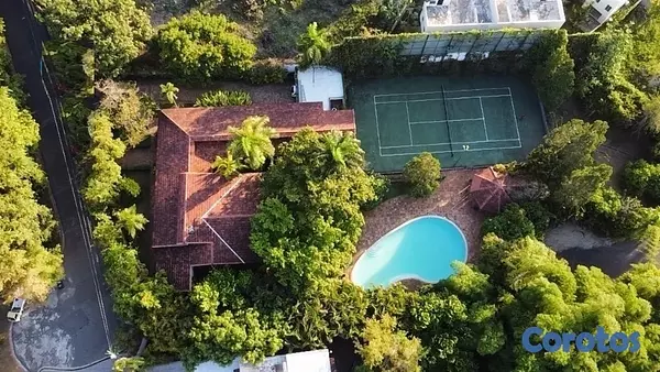 casas - venta de casa en cuesta hermosa con 5,038mts y piscina Distrito Nacional  7
