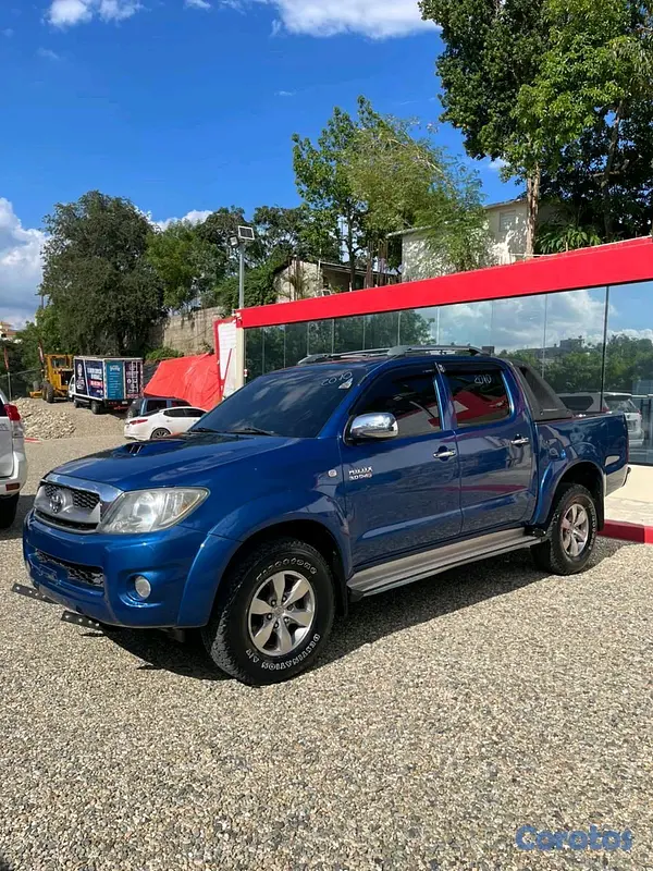 jeepetas y camionetas - Toyota hilux 2010 3