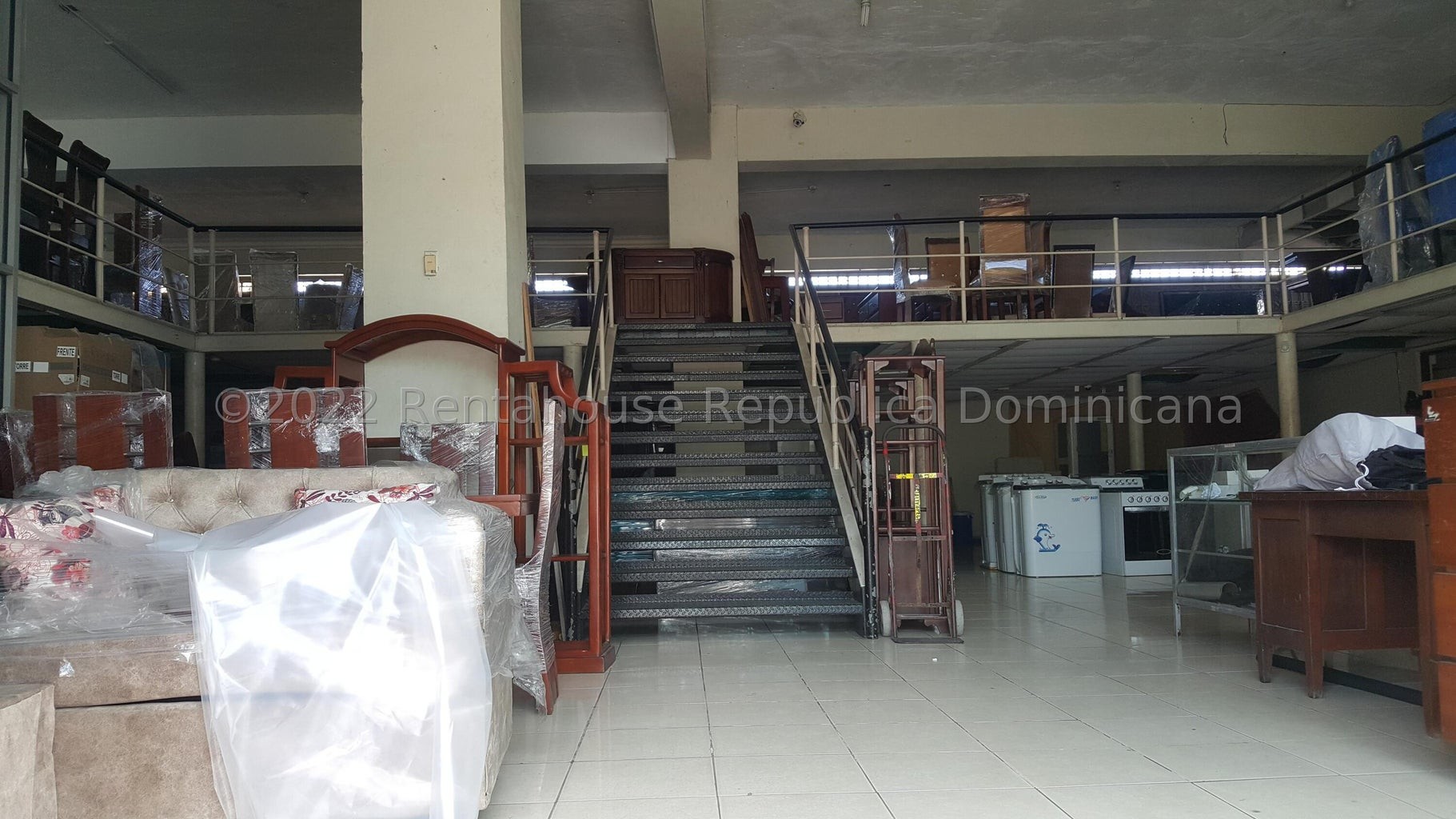 oficinas y locales comerciales - Local Comercial de 300 mt2  de Dos Niveles 1