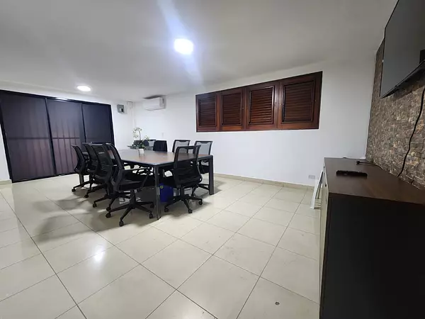 oficinas y locales comerciales - Alquilo Nave de 1,500 metros  en la cuaba  2