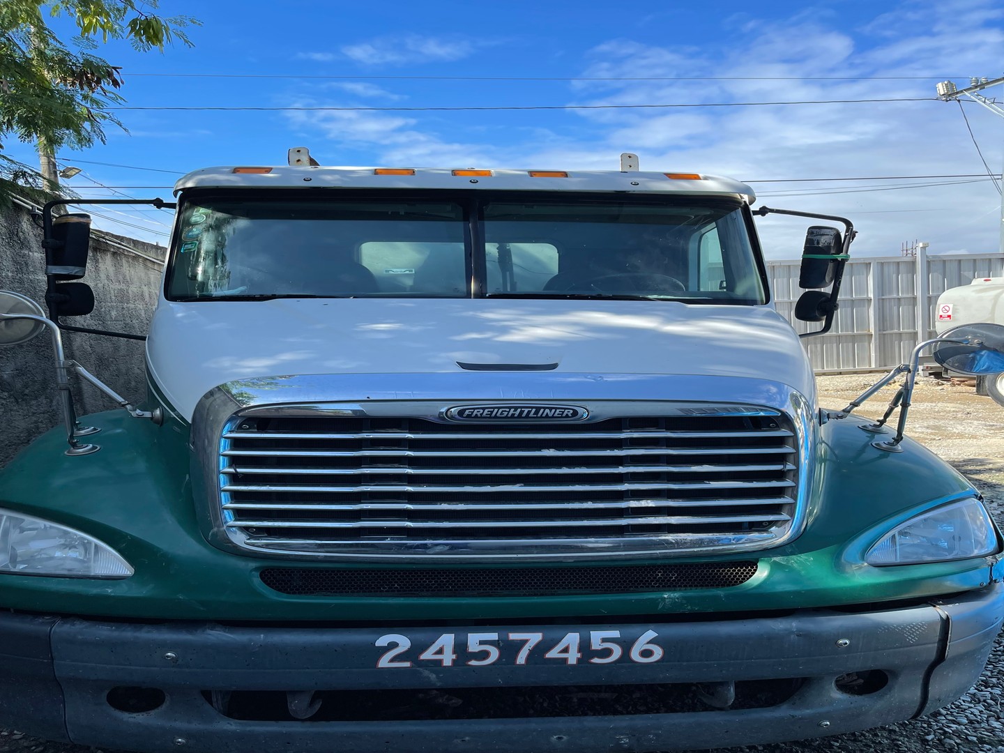 camiones y vehiculos pesados - vendo camion cisterna Colombia.
