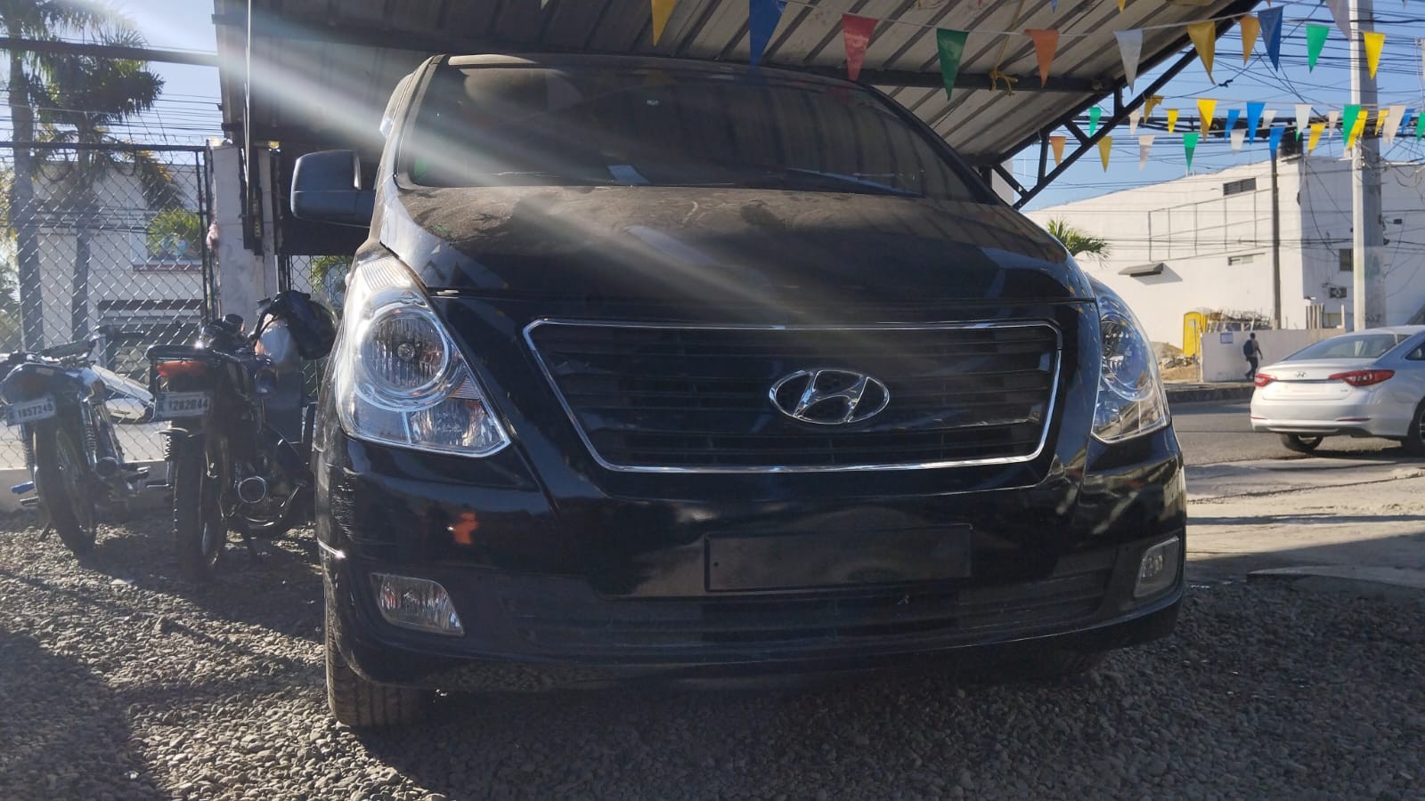 jeepetas y camionetas - HYUNDAI GRAND STAREX 2017 NEGRA 1