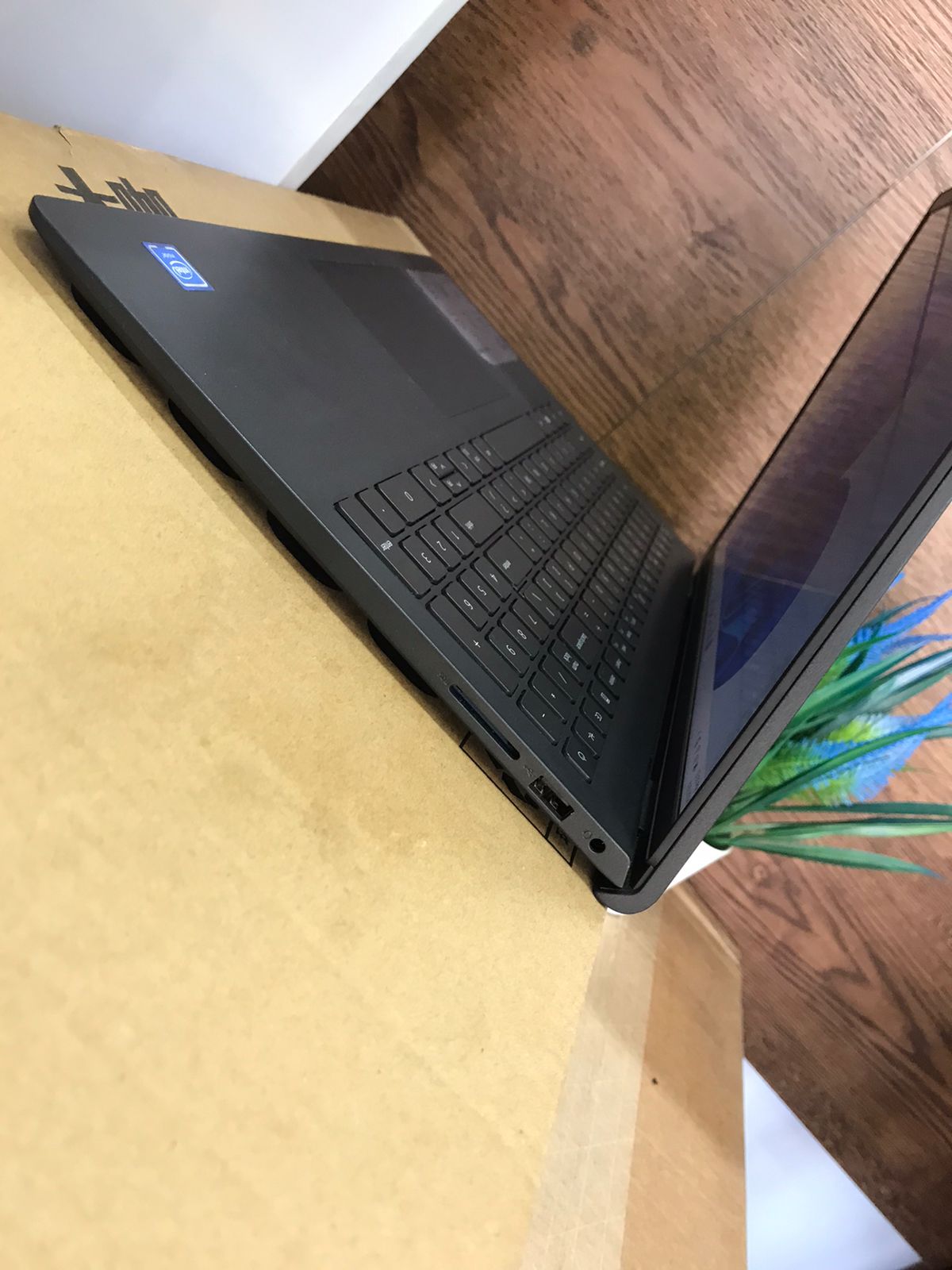 computadoras y laptops - Laptop Dell Inspiron 15.6  8GB 500HDD TECLADO NUM 3