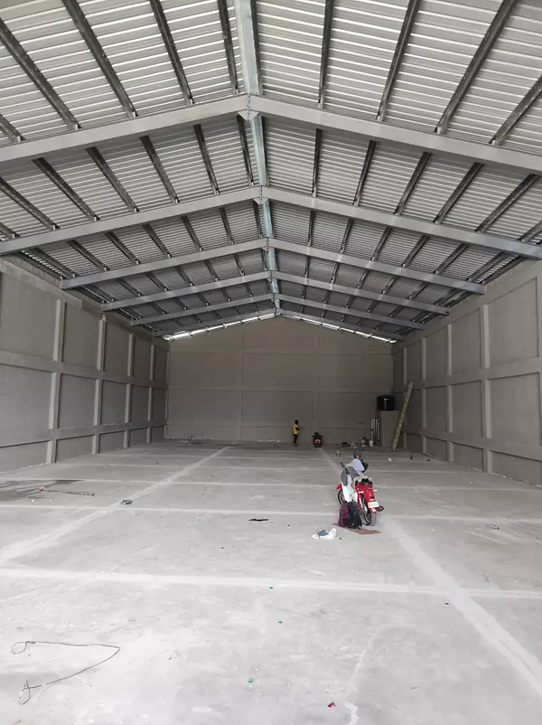 oficinas y locales comerciales - Alquilo Nave industrial en la AV. Hipica  1