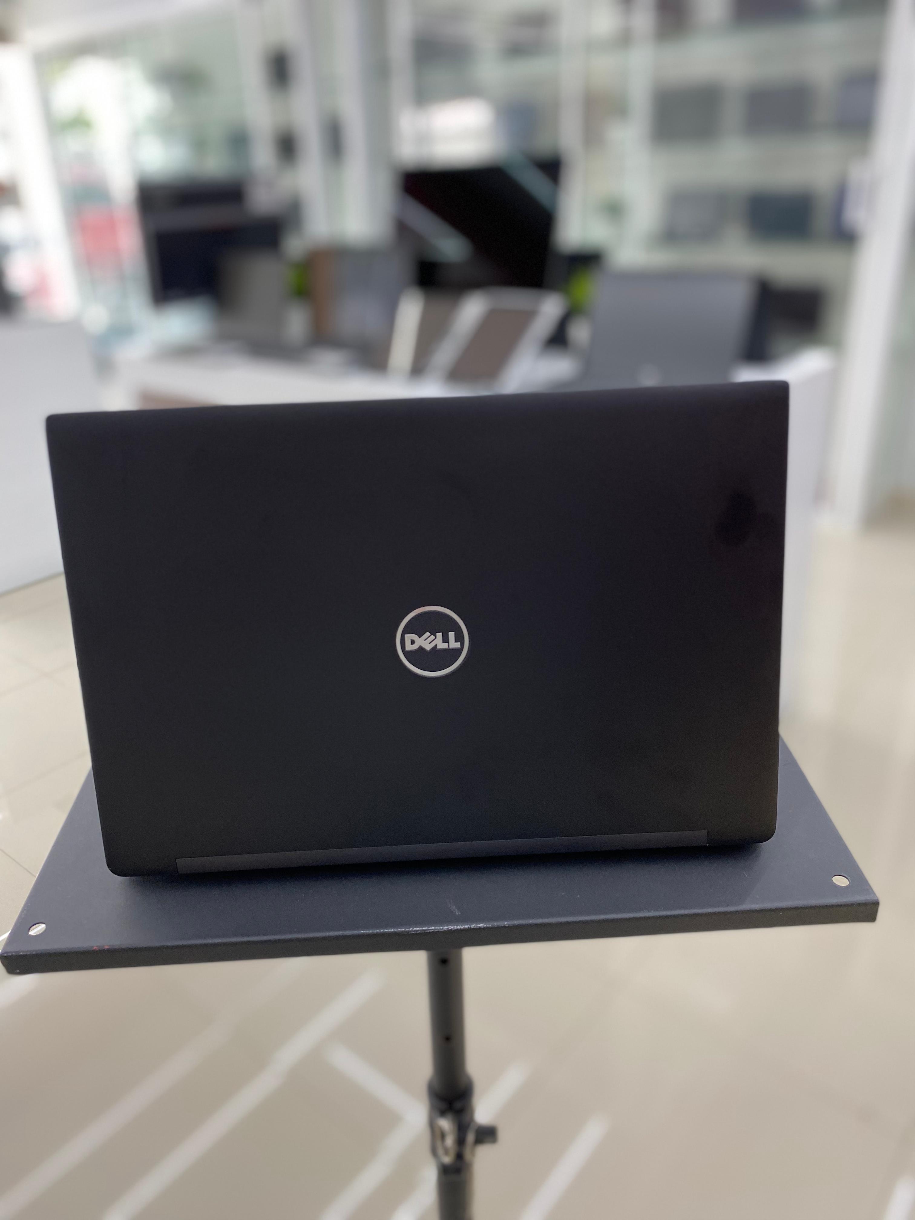 computadoras y laptops - Laptop Dell Latitude E7390 2en1 core i5 8vaGen 13. 2