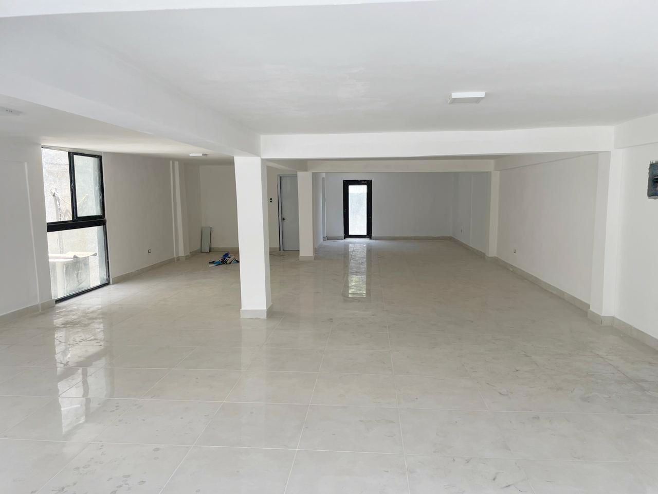oficinas y locales comerciales - Local céntrico amplio 4