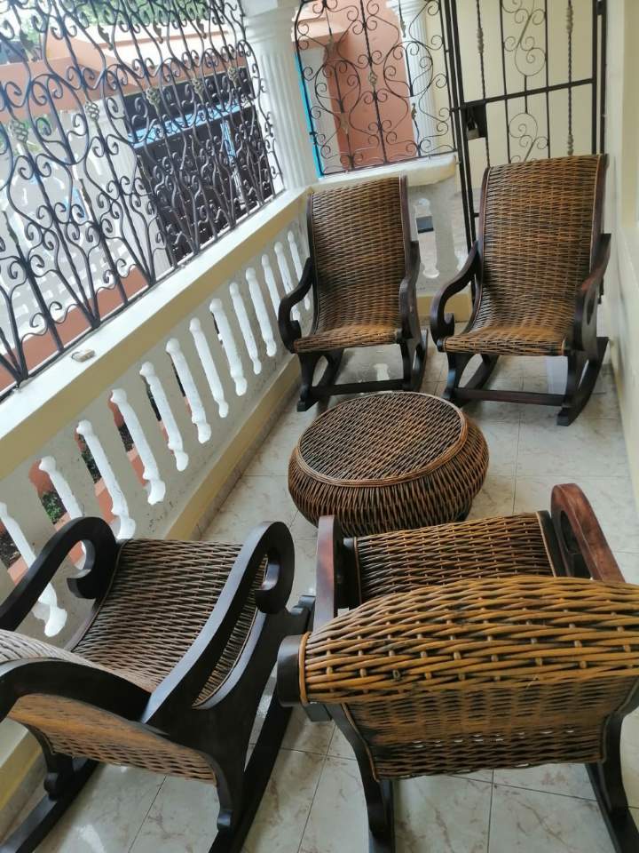 muebles y colchones - mesedora en mimbre y caoba a tu gusto