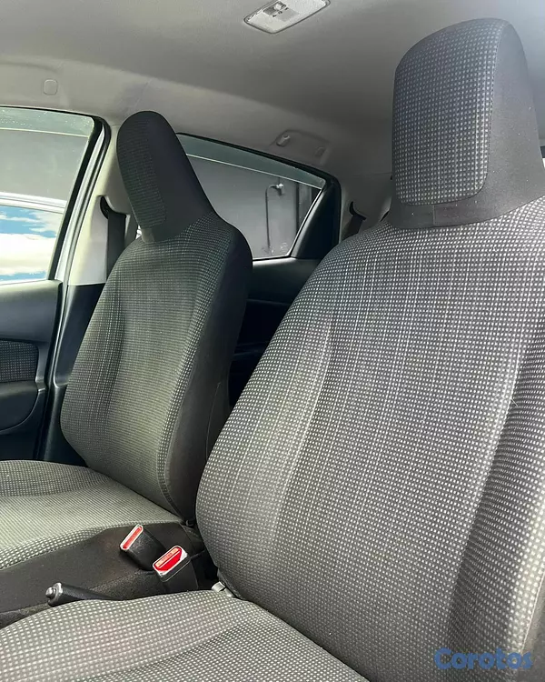 carros - Toyota Vitz 2019 9