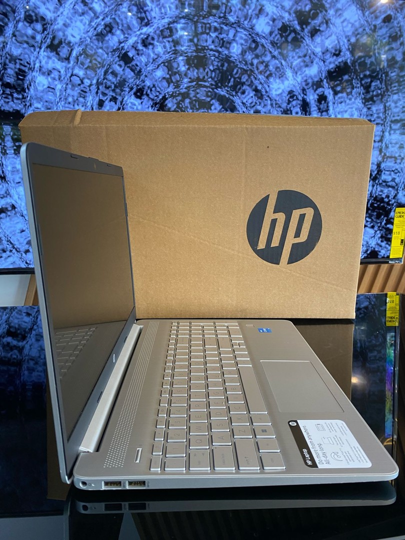 computadoras y laptops - Hermosa Lapto Hp 15-dy2131wm i3 11Ava Gen. $21,0008gb ram 256gb ssd  1