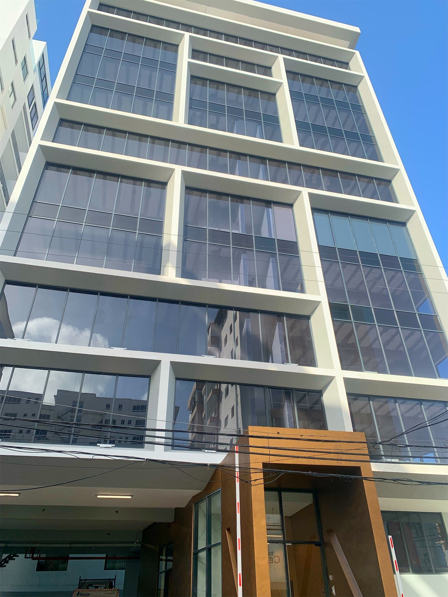 oficinas y locales comerciales - Locales en edificio corporativo 1