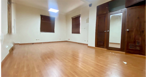 oficinas y locales comerciales - Amplia casa para oficinas en gazcue 5