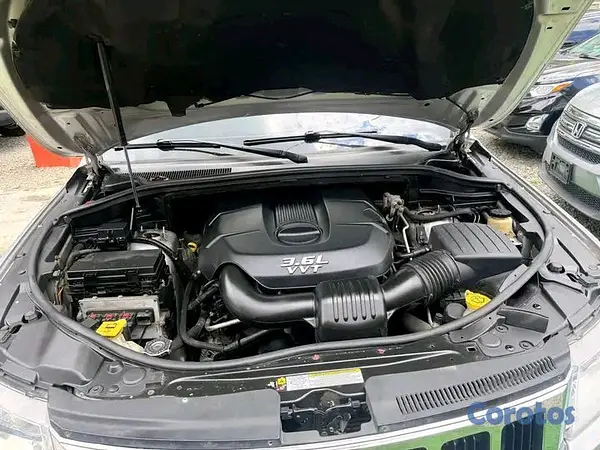 jeepetas y camionetas - Jeep Gran Cherokee Laredo 5