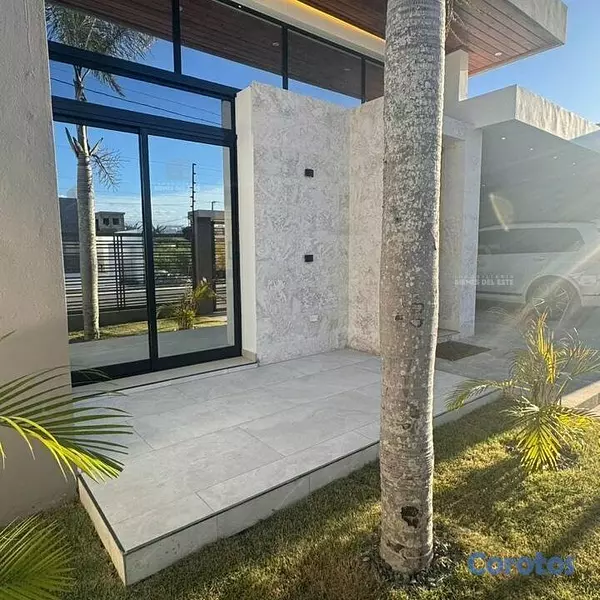 casas - Se Vende Nueva y Moderna Casa con Piscina ubicada  3