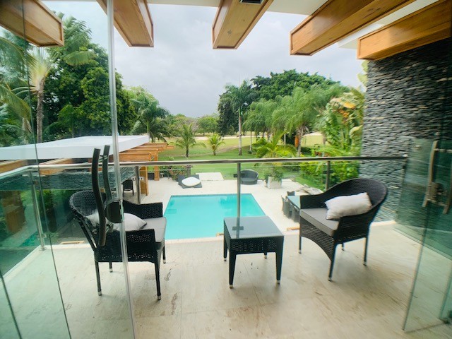 Hermosa Villa Nueva Vista al Campo de Golf piscina 4hab MODERNA Juandolio 1