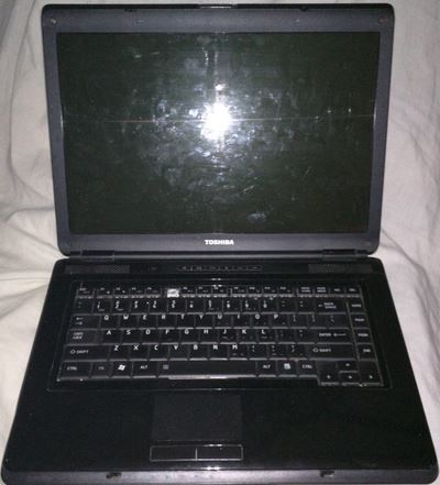 computadoras y laptops - Laptop Toshiba Dual Core 2.00GHz, 3GB RAM, WiFi, USB 