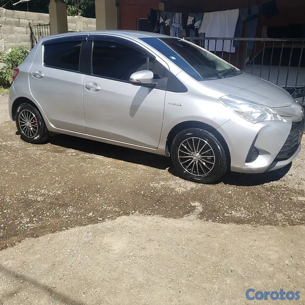 otros vehiculos - Toyota vitz 2018 negociable 5