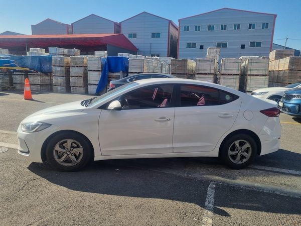 carros - HYUNDAI AVANTE 2017 BLANCODESDE: RD$ 790,000-Automático 1