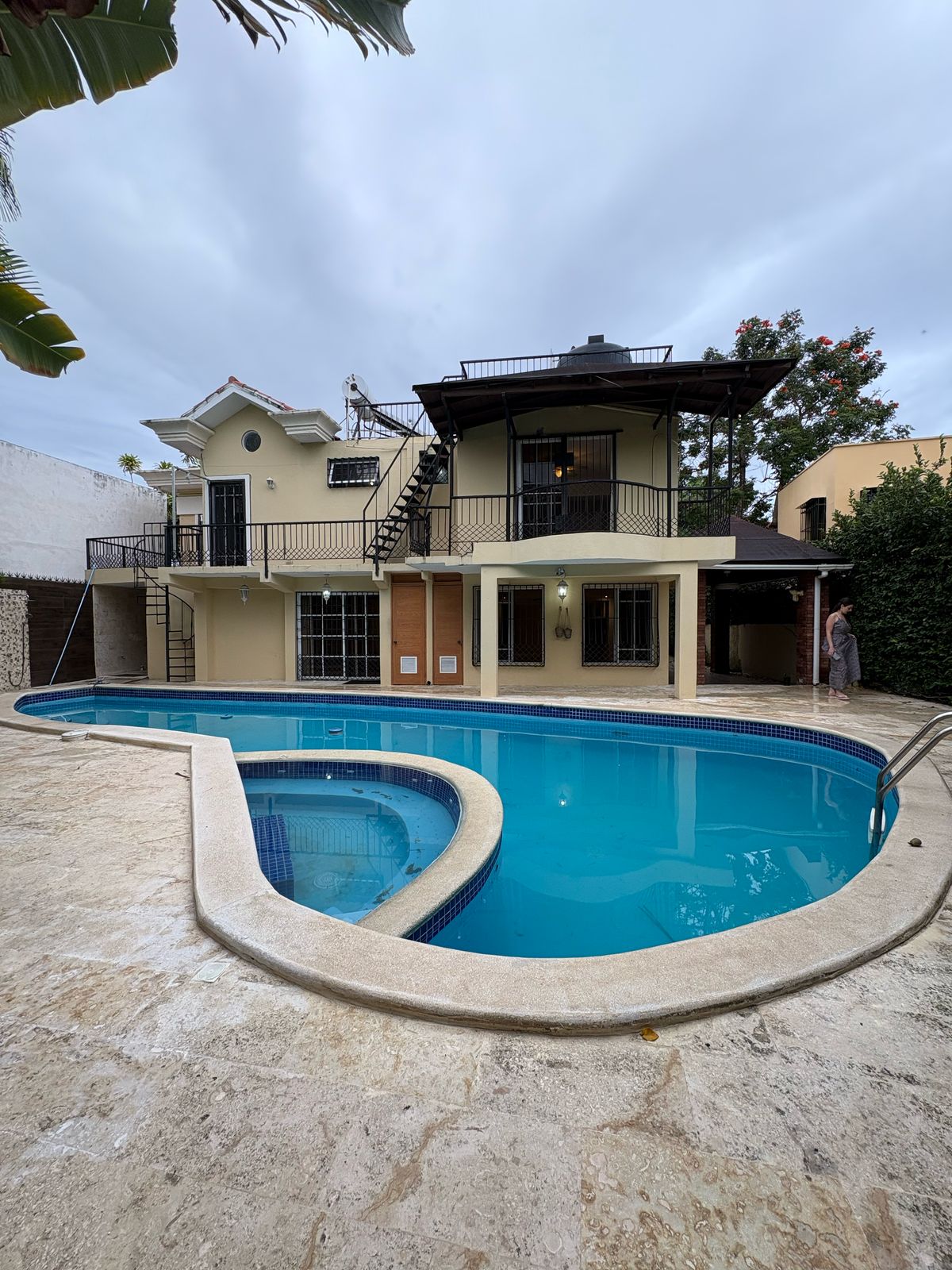casas - Alquilo Casa 2 niveles con Piscina en Urb. Fernand 6