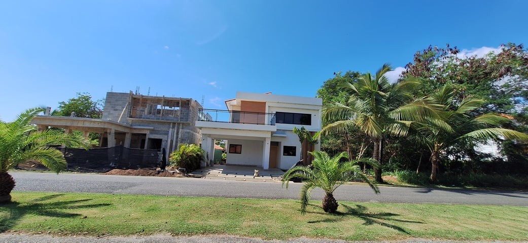 casas - Casa en venta Juan Dolio #24-1462 cuatro dormitorios, 4 parqueos, jacuzzi, estud 6