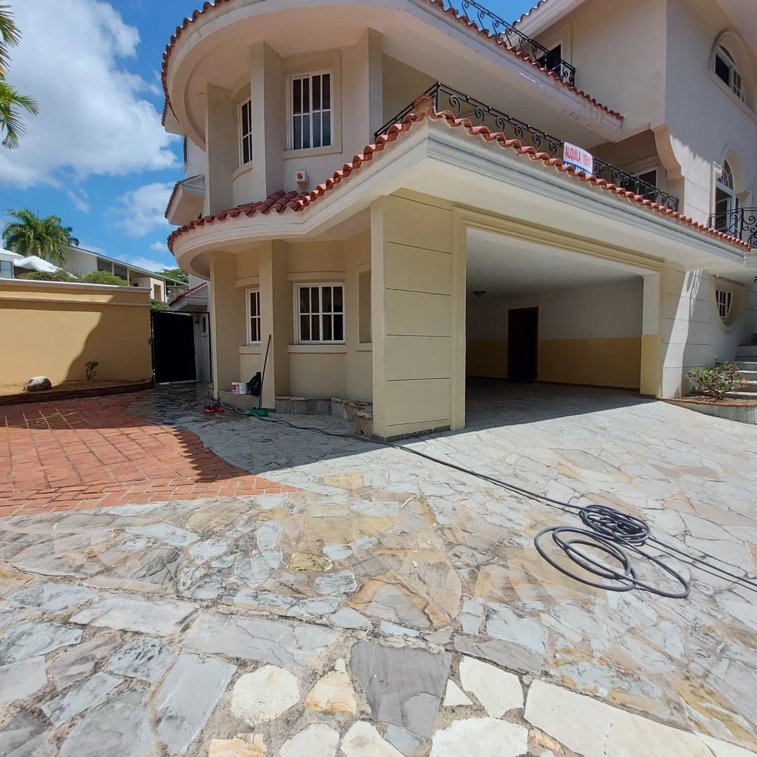 casas - Aqluilo Casa  3 niveles en de Los Ríos 
 6