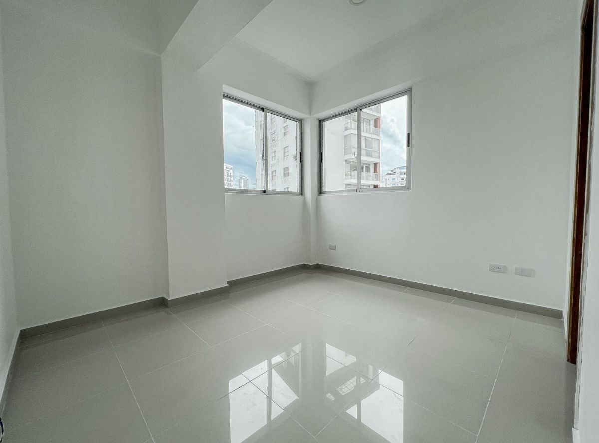 apartamentos - 🔵 Alquilo Apartamento 4to piso en Serralles con linea blanca
 2