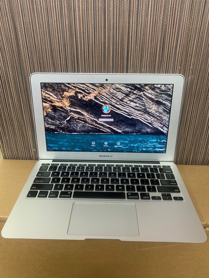 computadoras y laptops - MacBook Air 2012 Core i5 1.7 Ghz de oportunidad