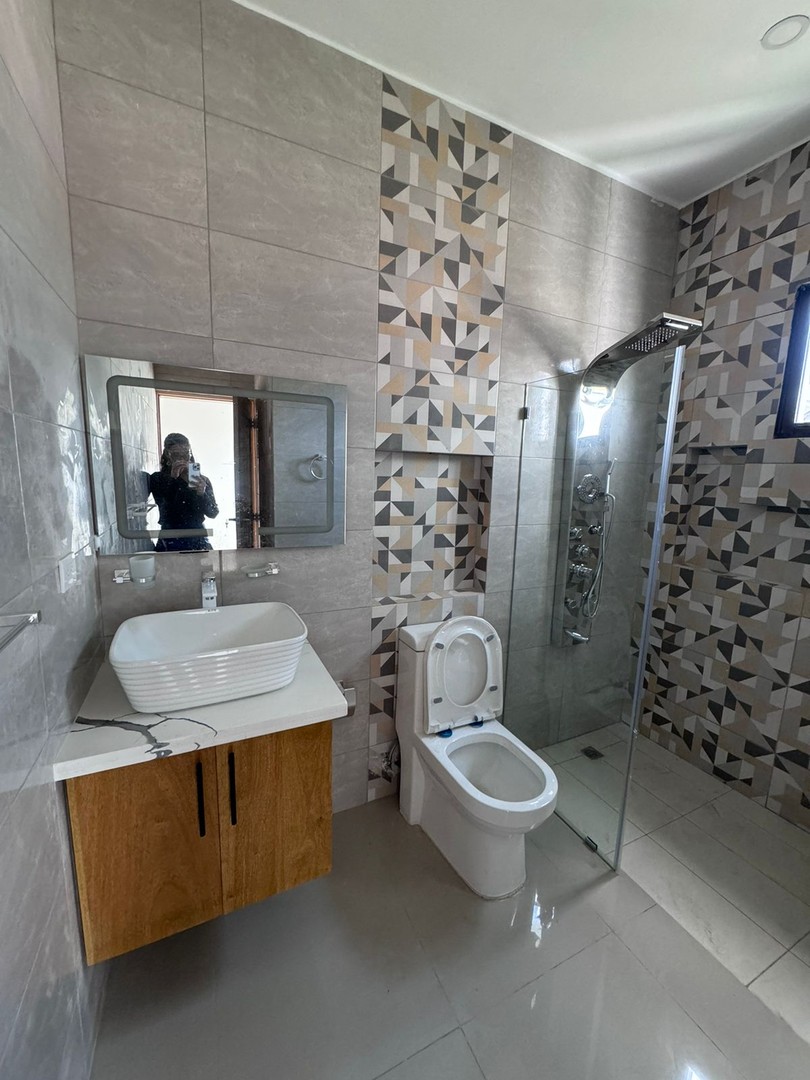 casas - HERMOSA Y AMPLIA CASA EN VENTA - AV. 27 FEB, SANTIAGO DE LOS CABALLEROS. 8