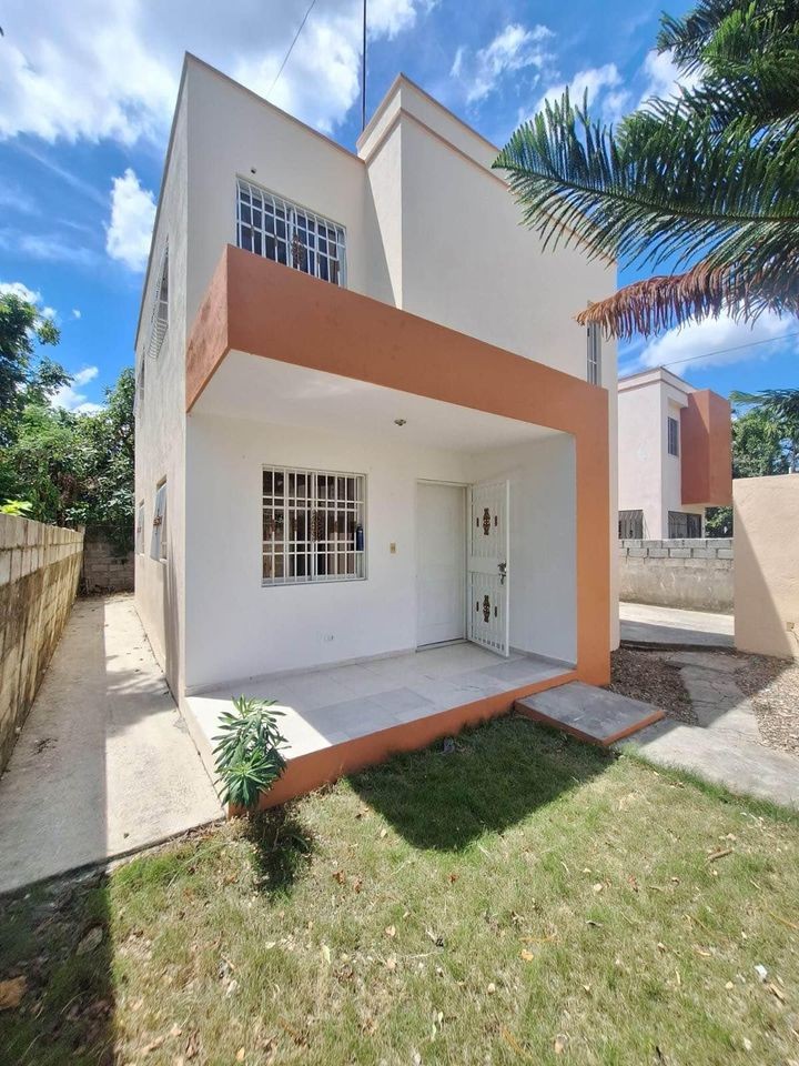 casas - Casa de 2 Niveles con Patio en VENTA  en Santo Domingo Norte 6