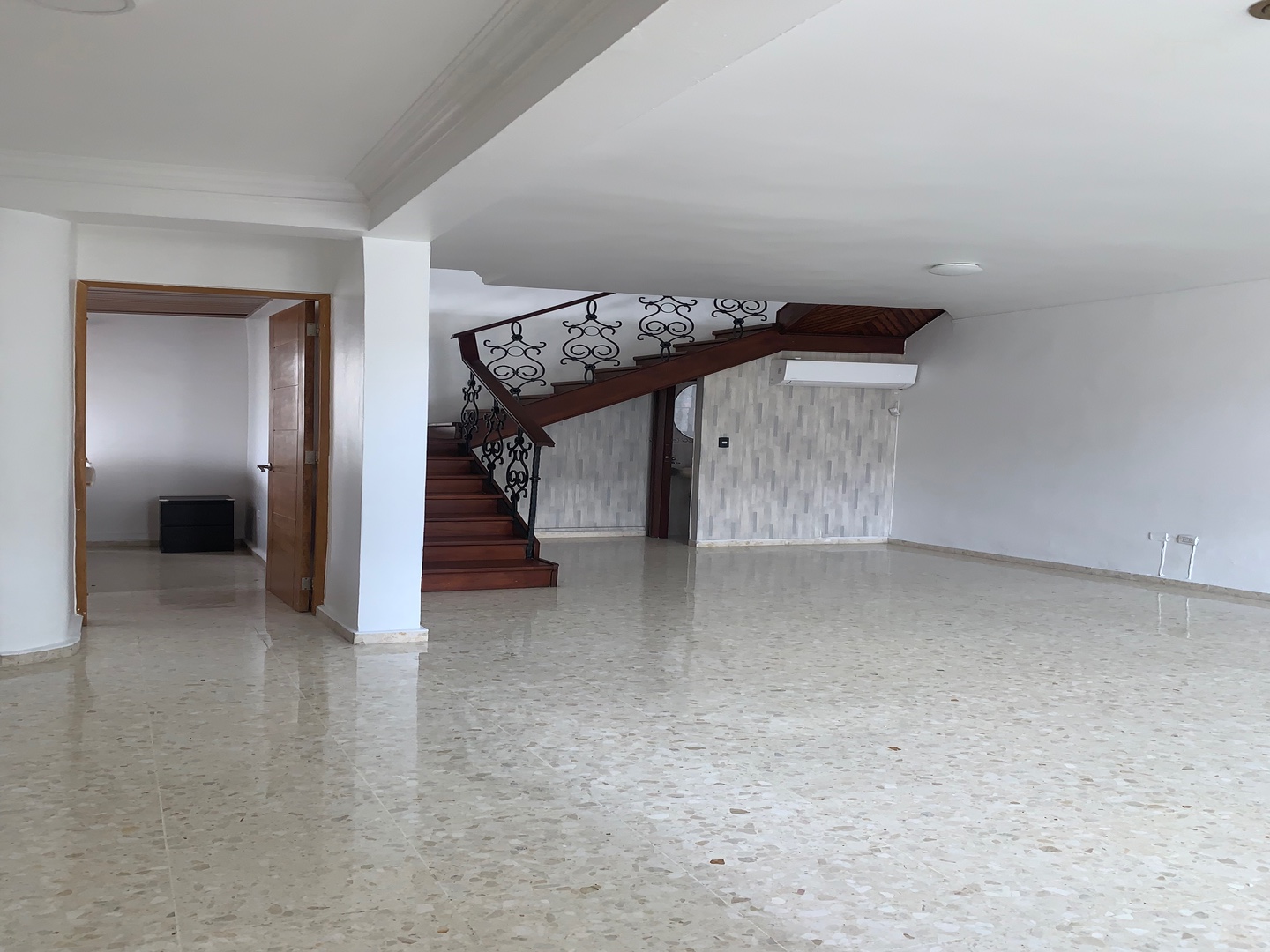 penthouses - Vendo Penthouses en Los Restauradores 
240. Mts. Más 80. Mts. De terraza 

