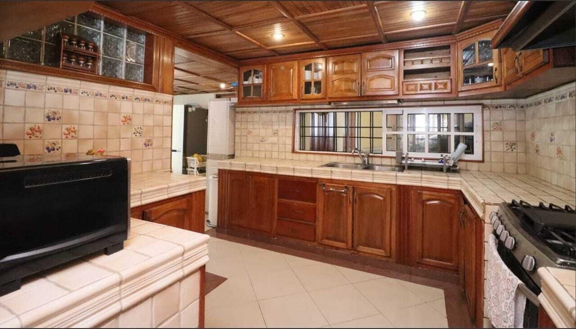 casas - Casa en venta con piscina #24-870 con 4 dormitorios, jacuzi, amplia cocina. 1