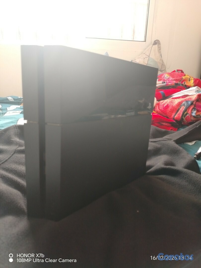 consolas y videojuegos - Pley 4 fat con hdmi disco de gta 5 incluido con su cable de poder precio 6500 1