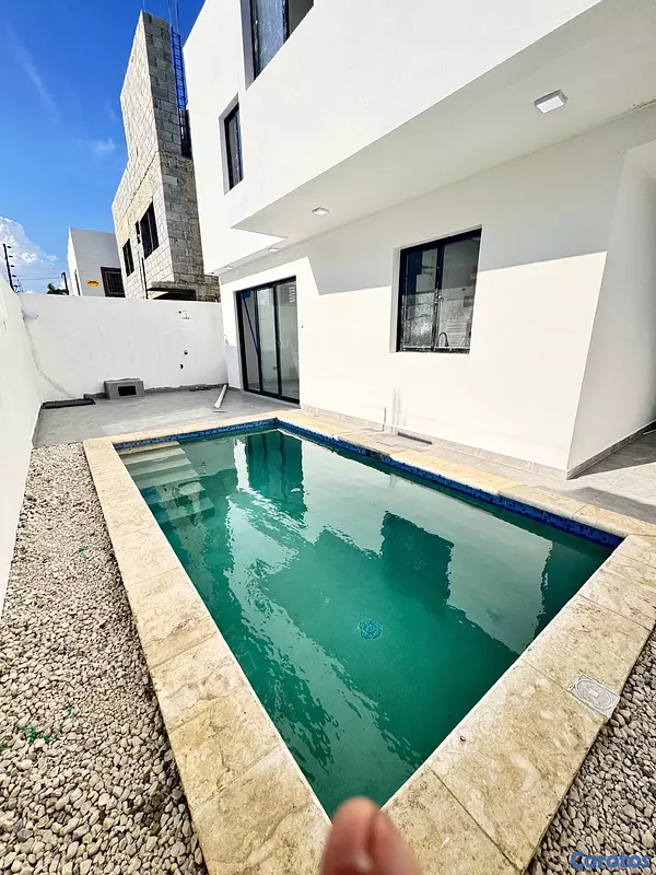 casas - venta de casa de lujo  con piscina en la autopista de San isidro con 3 niveles  2